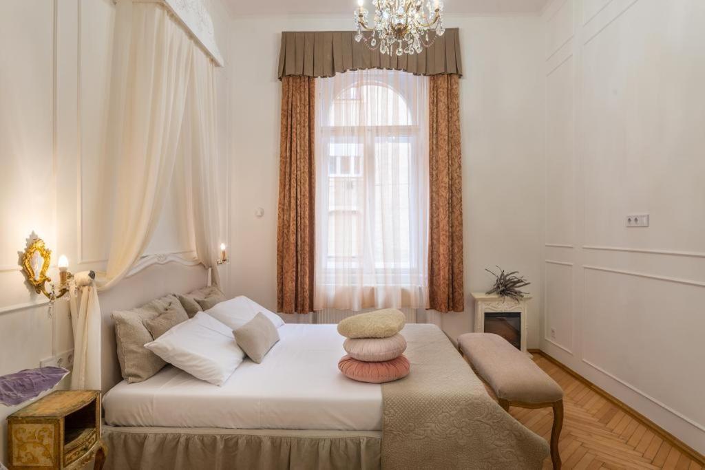 Regina Apartments On Kiraly Street Budapest Exterior photo