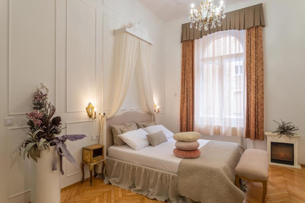 Regina Apartments On Kiraly Street Budapest Exterior photo