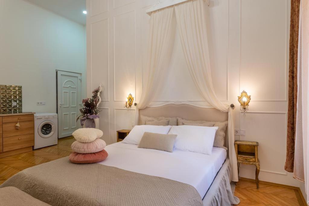 Regina Apartments On Kiraly Street Budapest Exterior photo